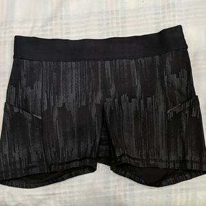 High waist Lululemon shorts with pockets sz 8